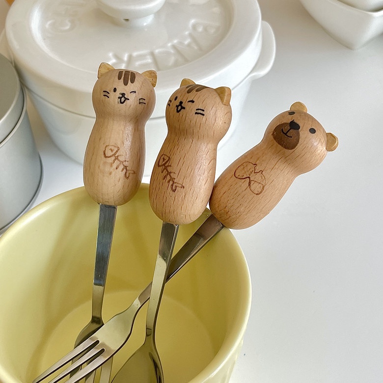 ช้อนส้อมสเตนเลส-ด้ามจับไม้-ลายการ์ตูนหมี-และแมวน่ารัก-สไตล์เกาหลี-ของใช้บนโต๊ะอาหาร-ของหวาน-เค้ก-ผลไม้