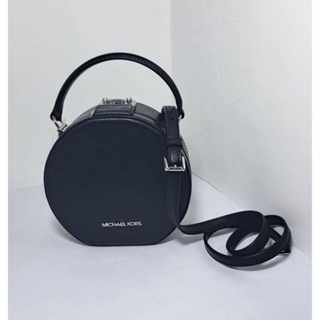 (ผ่อน0%) กระเป๋าสะพายข้าง Michael Kors Serena Small Top Handle Circle Crossbody Bag หนังสีดำ ทรงกลม ขนาด 7 นิ้ว