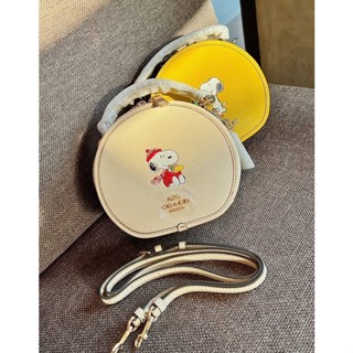 COACH X PEANUTS CANTEEN CROSSBODY WITH SNOOPY PRESENT MOTIF(CE845)