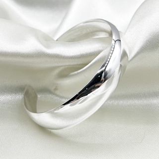 กำไลเงินเกลี้ยงทรงตัวซี รมดำขัดเงา : Solid DSP 925 Sterling Silver Cuff Bangle [GSPB0387]