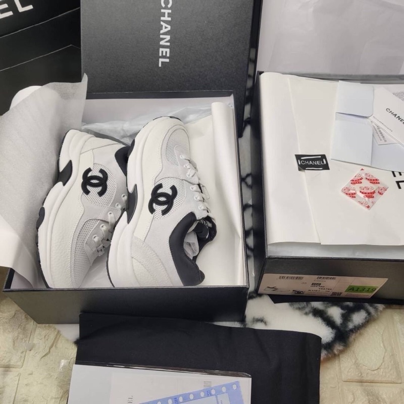 รองเท้า-sneakers-รุ่นใหม่ล่าสุด