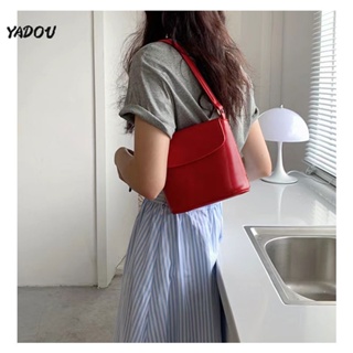 YADOU กระเป๋าสะพายไหล่ crossbody รุ่นใหม่ของเกาหลีใต้ในหนัง PU เนื้อสัมผัสขั้นสูงสไตล์ร้อน