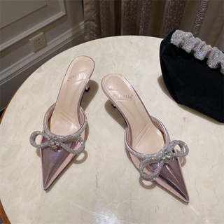 รองเท้าส้นสูงติดโบว์ Rhinestone สำหรับผู้หญิงปี2022รองเท้าแตะส้นเข็มหัวแหลมคริสตัลสีแดงเน็ตฤดูร้อนแบบใหม่