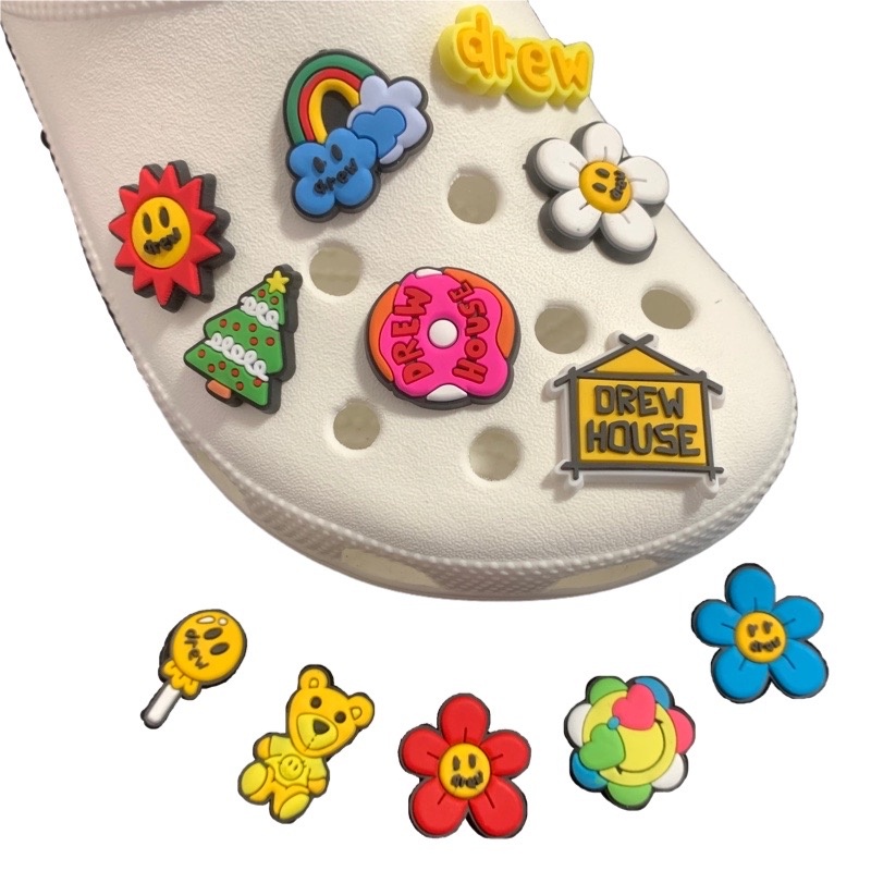 การ์ตูนอมยิ้ม-drew-jibbits-charm-bear-flower-jibitz-croc-pin-rainbow-justin-bieber-jibits-crocks-สําหรับผู้หญิง-อุปกรณ์เสริมรองเท้า-จี้รองเท้า-หมุดตกแต่ง