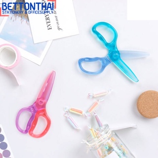 Deli 6067 Plastic Scissors กรรไกรพลาสติกสำหรับเด็ก ขนาด 4 3/4นิ้ว สุดน่ารัก คละสี 1ชิ้น กรรไกร กรรไกรแฟนซี กรรไกรพลาสติก