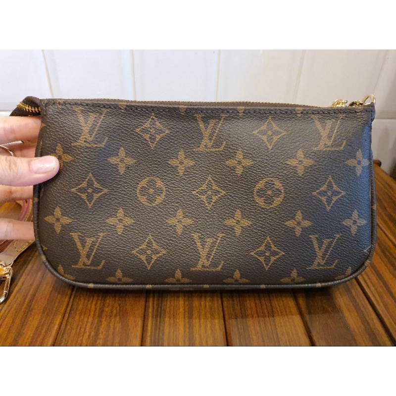 lv-pochette-accessoires