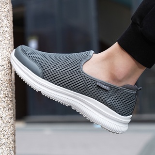 รองเท้ากีฬา รองเท้าวิ่งลําลอง ผ้าตาข่าย ระบายอากาศ สวมใส่สบาย ขนาดใหญ่ สีดํา สําหรับผู้ชาย ไซซ์ 48