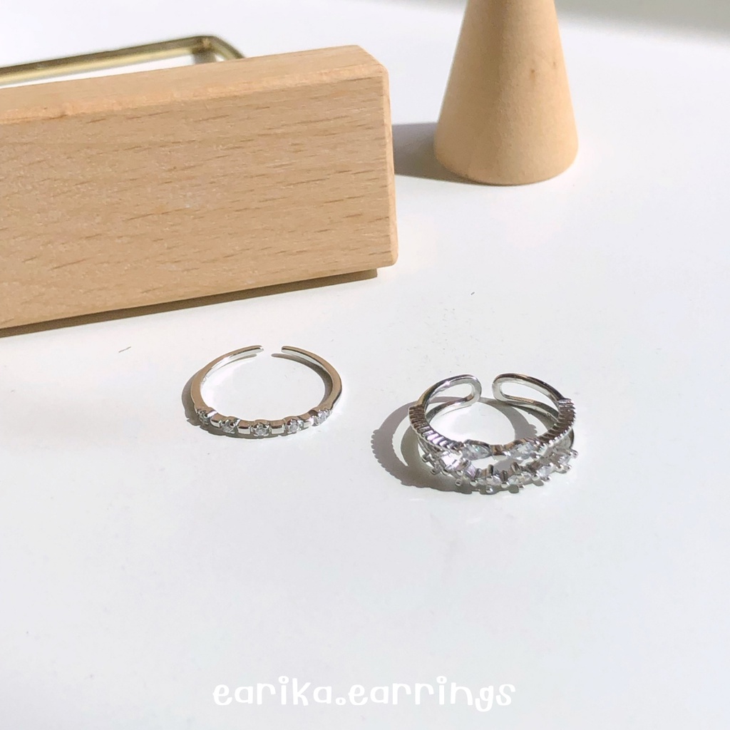 กรอกโค้ด-72w5v-ลด-65-earika-earrings-gem-dot-ring-แหวนเพชรแถวเงินแท้-ฟรีไซส์ปรับขนาดได้