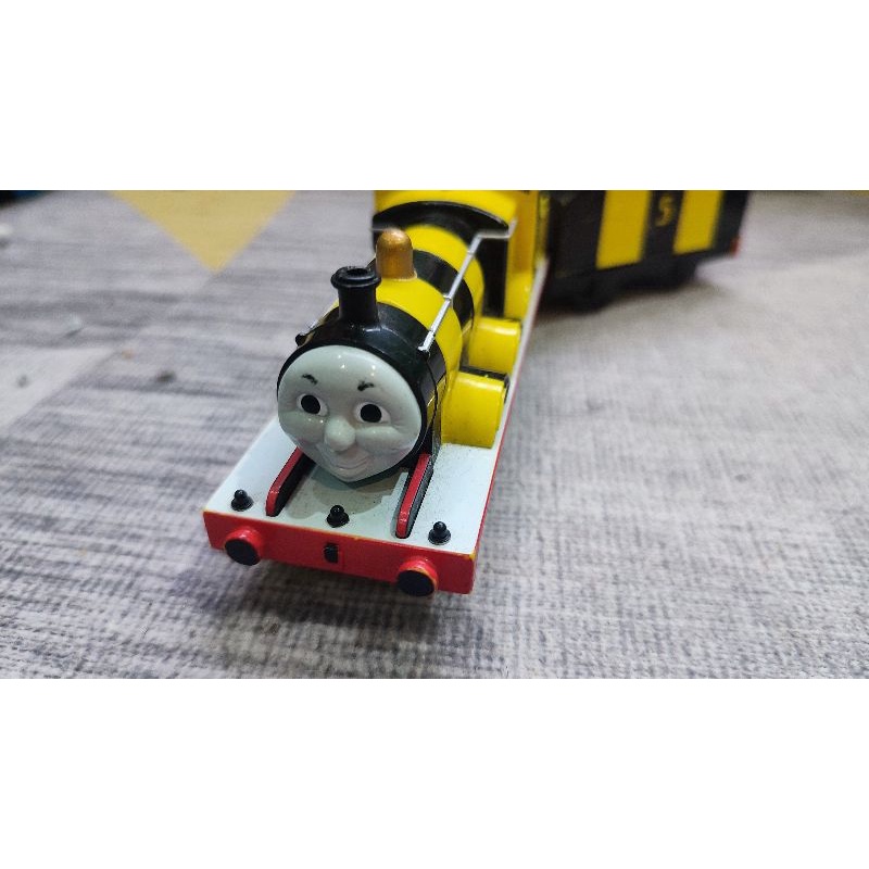 รถไฟเพื่อนโทมัส เจมส์ Thomas and friends James bee | Shopee Thailand
