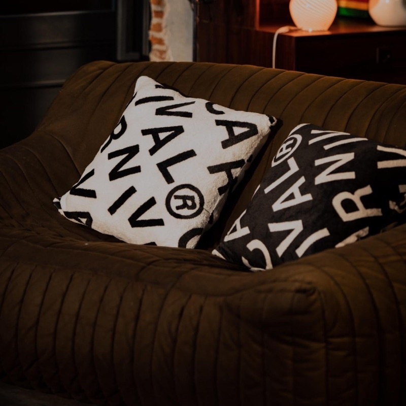 ของแท้-หมอน-ผ้าห่มcarnival-home-amp-away-monogram-blanket-and-pillow-ของใหม่-พร้อมส่ง