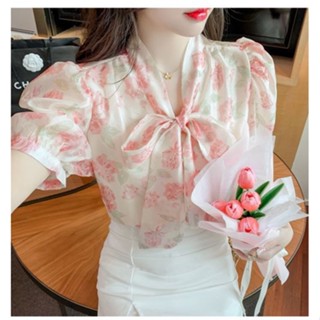 lพร้อมส่ง✨ เสื้อพิมพ์ลาย สีชมพู แฟชั่นสไตล์เกาหลี ผูกโบว์ เสื้อชีฟองแขนสั้น ลดสัดส่วน มี 2 สี