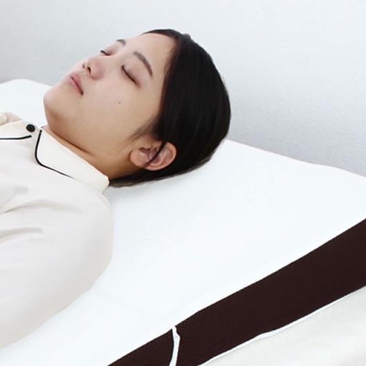A gentle pillow by a chiropractor for people with reflux
