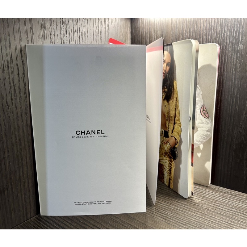 หนังสือ-catalog-chanel-cruise-collection-2022-2023-สภาพใหม่ค่ะ