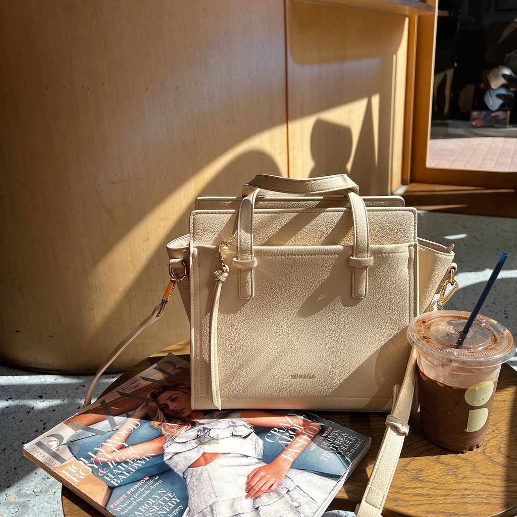 ภาพสินค้าMUNIGA รุ่น''Clara''  กระเป๋าถือและสะพาย จากร้าน munigaofficial บน Shopee ภาพที่ 2