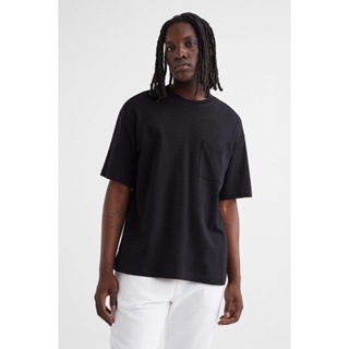 ภาพหน้าปกสินค้าH&M  Man Relaxed Fit Pocket-detail T-shirt 1062320 ที่เกี่ยวข้อง