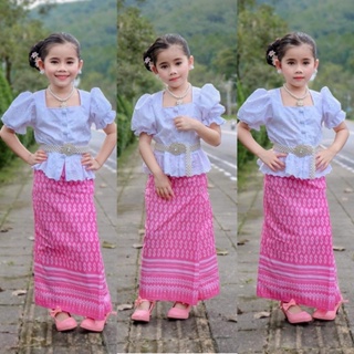 ภาพขนาดย่อของภาพหน้าปกสินค้าชุดไทยเด็กผู้หญิง ชุดแขนตุ๊กตา ชุดคอบัว ชุดไทยผู้หญิง (แขนตุ๊กตา) จากร้าน sumitratongprasert บน Shopee