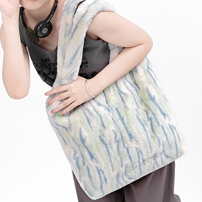 hot-sale-กระเป๋าโท้ทผ้าพลัฌความจุขนาดใหญ่สำหรับผู้หญิงกระเป๋าขนยาวแบบหิ้วไหล่เดียวแบบมีขน