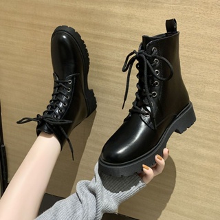 ภาพหน้าปกสินค้าEternity รองเท้าบูทผู้หญิง รองเท้าบูทมาร์ติน ส้นหนา สไตล์เกาหลี แฟชั่นสำหรับ รองเท้าบูทข้อสั้น 2022ใหม่ 120106 ซึ่งคุณอาจชอบสินค้านี้