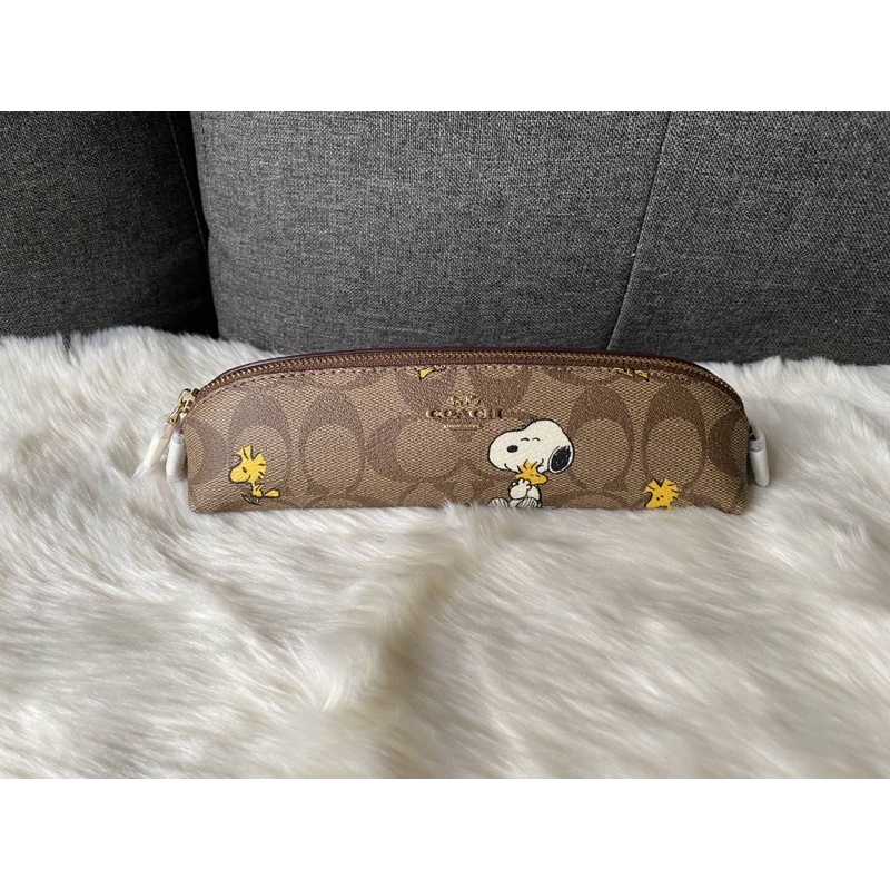 หายากมากๆ Coach X Peanuts Pencil Case In Signature Canvas With Snoopy ...