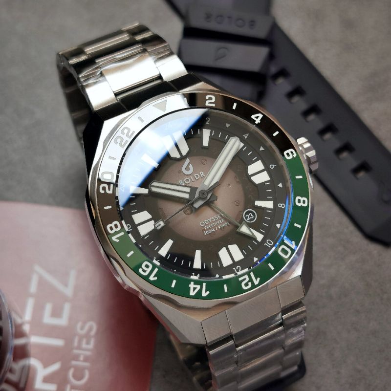 นาฬิกา-boldr-freediver-gmt-sp1961-เครื่อง-automatic-true-gmt-ขอบสไปรท์