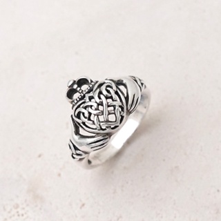 แหวนเงินแท้: แหวนมงกุฏหัวใจแหวนคลัดดาห์ (Claddagh ring) สัญลักษณ์แห่งความรัก และมิตรภาพ