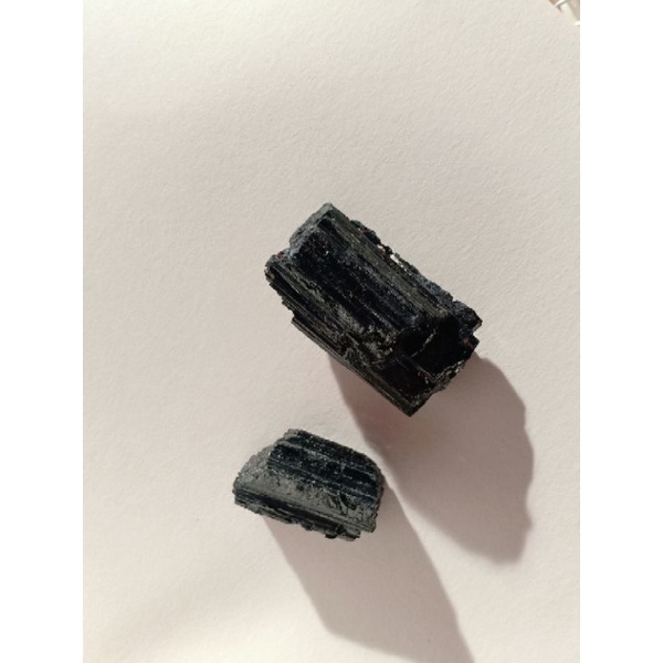 black-tourmaline-ทัวร์มาลีนสีดำ-หินดิบ-หินธรรมชาติ-หินบำบัด-หินแร่-หินสีดำ