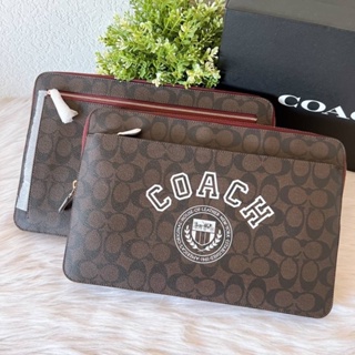 (ผ่อน0%) กระเป๋าใส่คอมพิวเตอร์ โน้ตบุค ‼️ Laptop Sleeve In Signature Canvas With Coach Varsity (COACH CB857) น้ำตาลเข้ม