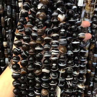 อาเกต สีดำ Black Agate หินเพิ่มความเชื่อมั่น เส้นยาว เกรด A