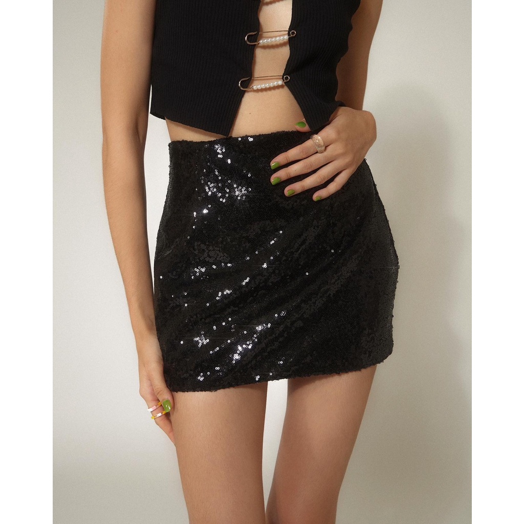 evie-glint-mini-skirt-กระโปรงสั้นเอวสูงกริตเตอร์-สี-classic-black-ดำ