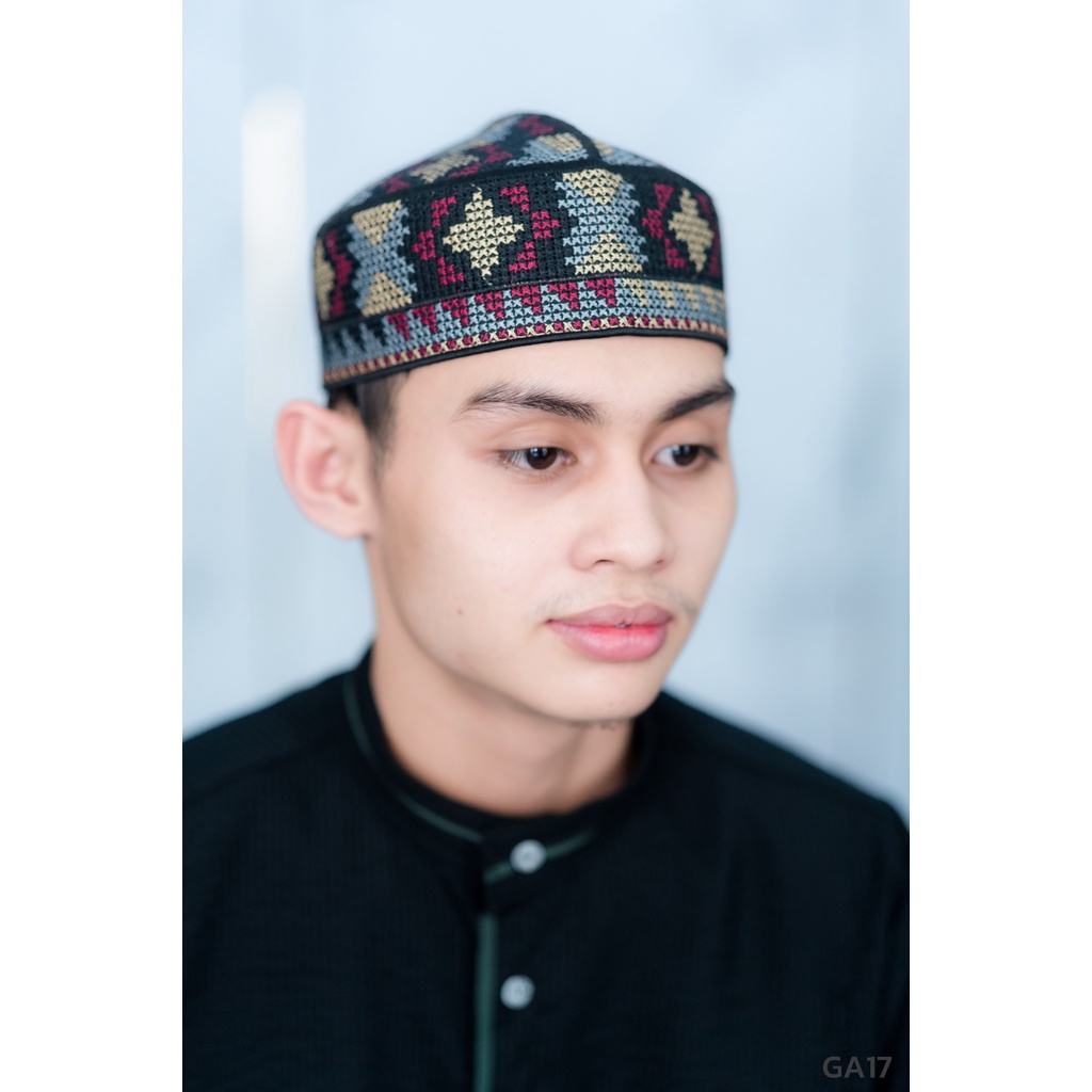 ภาพหน้าปกสินค้าหมวกมุสลิมชายหรือหมวกอิสลาม สินค้านำเข้าจากประเทศอินโดนีเซีย ทรงสวยเนื้ออย่างดี ไว้สำหรับบังละหมาดหรือรับแขก วาริสมุสลิม จากร้าน warismuslim บน Shopee