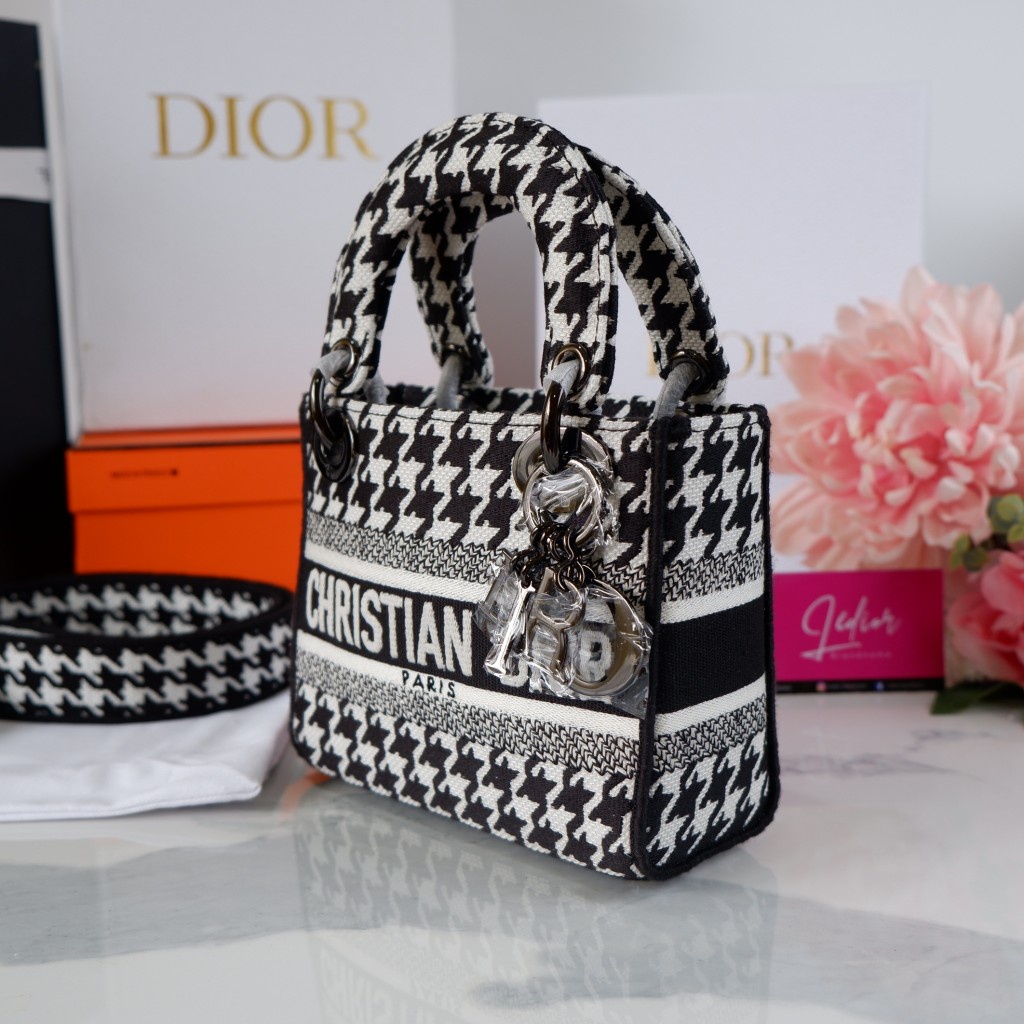 dior-mini-ราคา-8-500-บาท-งานสีสุด-ภาพถ่ายสินค้าจริงค่ะ