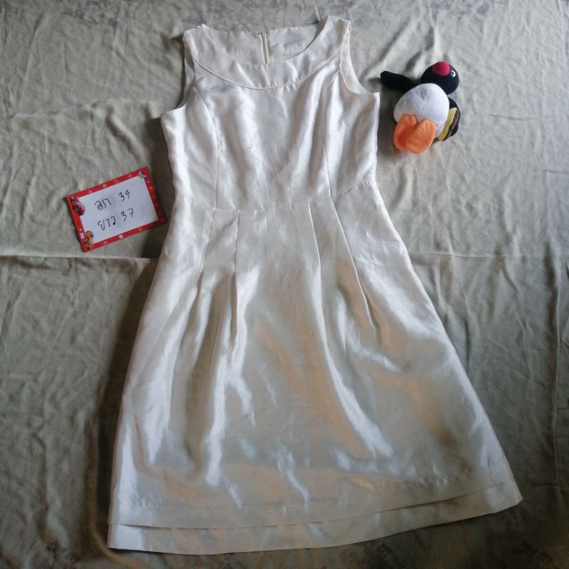 เดรสผ้าไหมสีขาวมุก-มือสอง-งานสวยมาก-อก-34-เดรสสีขาว-ชุดเพื่อนเจ้าสาว-silk-dress