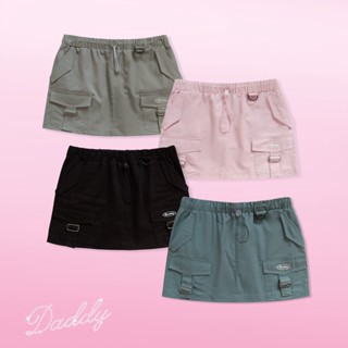 ภาพหน้าปกสินค้าDaddy Cargo Mini Skirt กระโปรงทรงคาร์โก้ทำมาจากผ้า cotton 100% ใส่สบาย แต่งกระเป๋า pocket ทั้ง 2 ด้าน ที่เกี่ยวข้อง