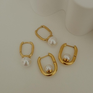 Chic appeal : NORA huggie pearl earring