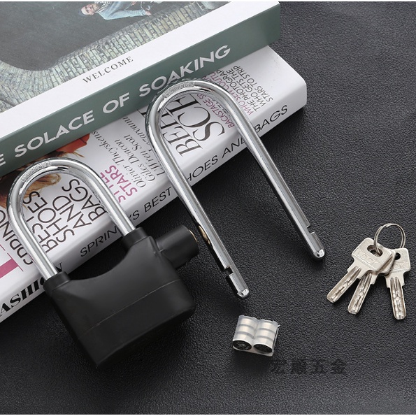 ภาพหน้าปกสินค้ากุญแจ กุญแจล็อคล้อรถมอเตอร์ไซค์ (B0030/ฺฺB0031) พร้อมเสียงเตือน Alarm Lock-01 (แบบตัวคล้องยาว) จากร้าน chen_2222 บน Shopee