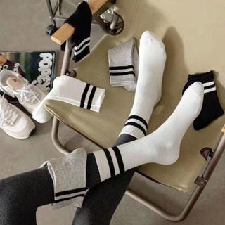 ถุงเท้ากีฬา สีดํา สีขาว แฟชั่นฤดูใบไม้ร่วง และฤดูหนาว สําหรับผู้หญิง และนักเรียน