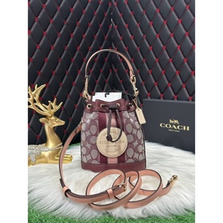 (ผ่อน0%) กระเป๋าสะพายข้าง 🔻Coach C8322 Mini Dempsey Bucket Bag ใบเล็กน่ารักมาก 🔻ขนาด 5 นิ้ว สีแดง wine ลายซี ทรงขนมจีบ