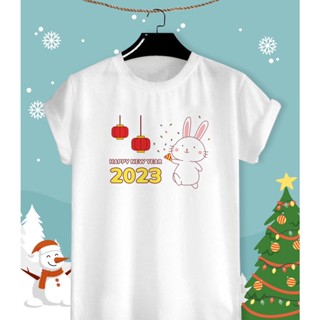 [S-5XL]ผ้าฝ้าย 100% [S-5XL]เสื้อลายปีใหม่ เสื้อคริสมาสต์ Merry Christmas &amp; Happy New Year 2023 ผ้า TK ใส่สบาย สีสันสดใส