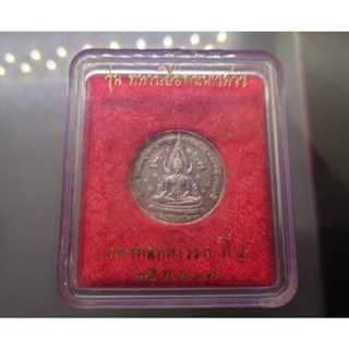 เหรียญพระพุทธชินราช เนื้อเงิน หลังพระนเรศวรมหาราช รุ่นทหารเสือพระนเรศวร กองพลทหารราบที่ 4 สร้าง พ.ศ.2537 พร้อมกล่องเดิม