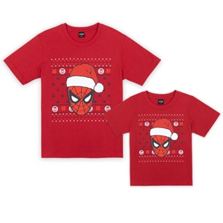 Marvel Men &amp; Boy Family Spiderman Christmas T-Shirt - เสื้อยืดผู้ชายและเด็ก ลายมาร์เวล สไปเดอร์แมนพิมพ์กลิทเตอร์ที่หมวกซานต้า คริสต์มาส สินค้าลิขสิทธ์แท้100% characters studio
