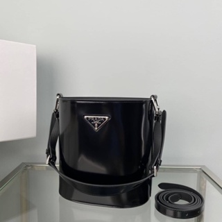 กระเป๋า#pradaMini brushed-leather bucket bagเทพ //size 18x17x10.5 cm.