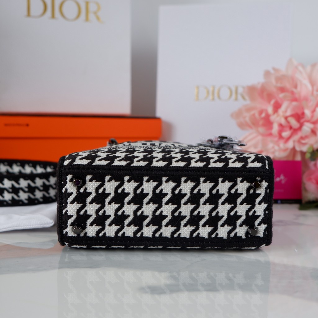 dior-mini-ราคา-8-500-บาท-งานสีสุด-ภาพถ่ายสินค้าจริงค่ะ