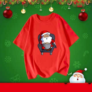 #ถูกสุด [ คริสต์มาส ]เสื้อยืด สกรีน Merry Christmas ซานตาคลอสกินป๊อปคอร์นดูทีวี  พิมพ์ลายซานต้าคลอส เสื้อปีใหม่ No.079