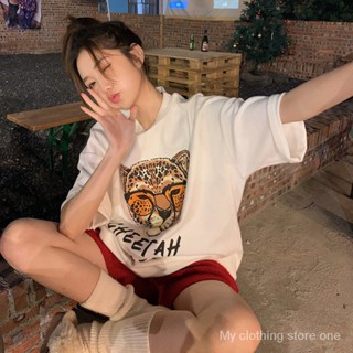  👚เสื้อยืดแขนสั้นผ้าฝ้ายสำหรับผู้หญิงปี2022แบบใหม่ฤดูร้อนสไตล์เกาหลีพิมพ์ลายทรงหลวมหัวเสือ bf สไตล์ฮ่องกง SH5958