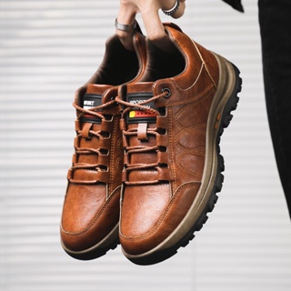 ภาพหน้าปกสินค้า【ส่งจากไทย】รองเท้าผู้ชาย รองเท้าเดินป่ากลางแจ้ง กันน้ำ กันลื่น สวมใส่สบาย ไซส์ 39-44 ซึ่งคุณอาจชอบสินค้านี้