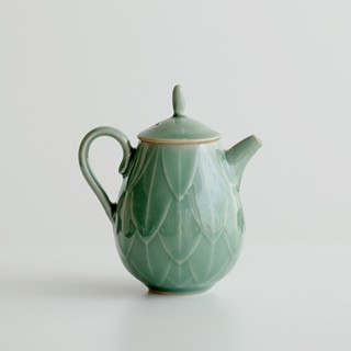 Yue Kiln Celadon ชุดกาน้ําชาเซรามิค ลายดอกบัว แบบนูน สร้างสรรค์ สําหรับครัวเรือน [A009]