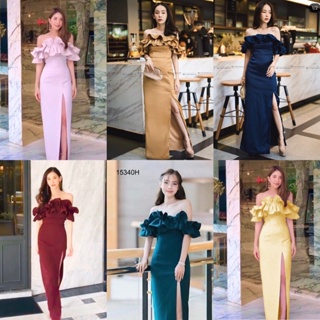 [Ead Shop]  แม็กซี่เดรสเดรสปาดไหล่ระบายผ่าแหวก  Off the shoulder maxi dress with open slits