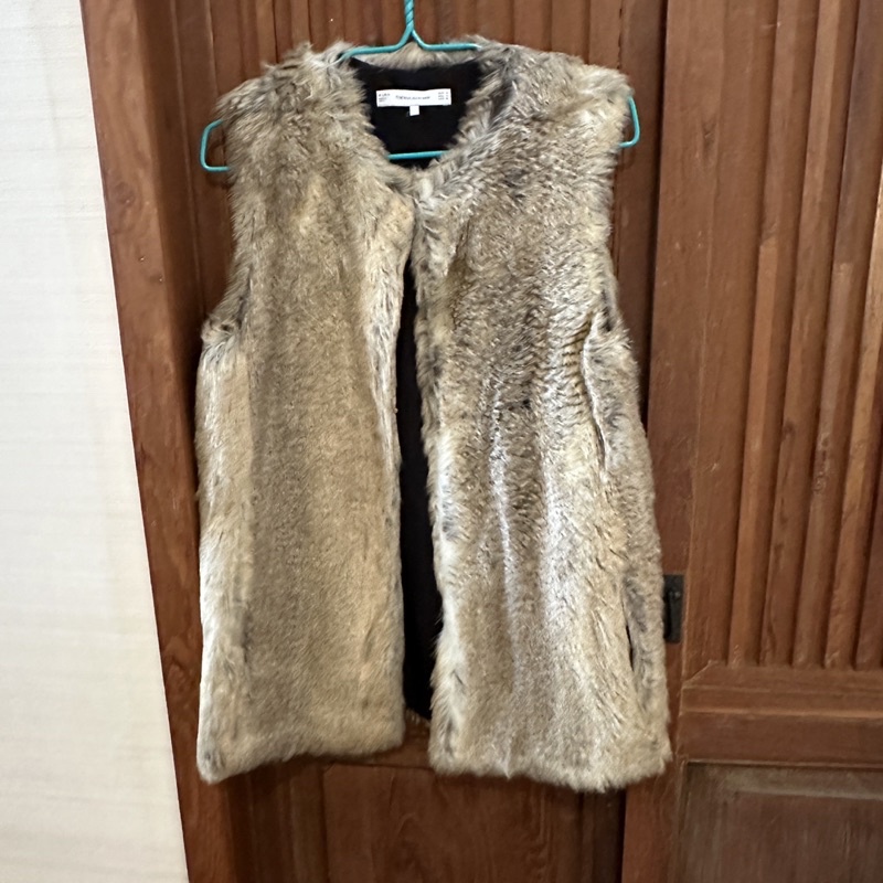 Zara faux fur vest กั๊กขนเฟอร์ ขนสัตว์เทียม ไซส์ M Shopee Thailand