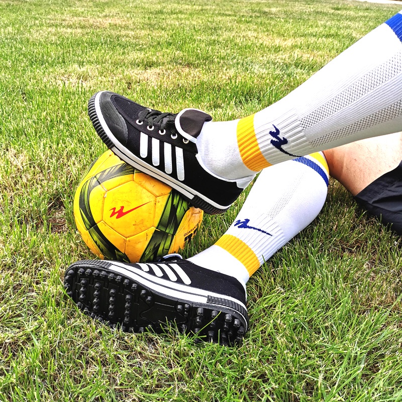 รองเท้าผ้าใบ-รองเท้าฟุตบอล-เหมาะกับการวิ่ง-เล่นกีฬา-วอลเลย์บอล-บาสเก็ตบอล-ปีนเขา-แข่งขัน-เทรนนิ่ง-กีฬากลางแจ้ง
