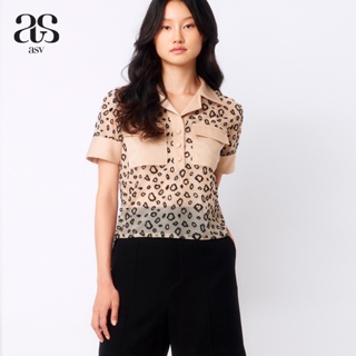 [asv aw22] Glenna cropped blouse เสื้อเชิ้ตผู้หญิง แขนสั้น ปกแบน ตกแต่งกระเป๋าคู่ด้านหน้า ผ้าพิมพ์ลาย เสือ